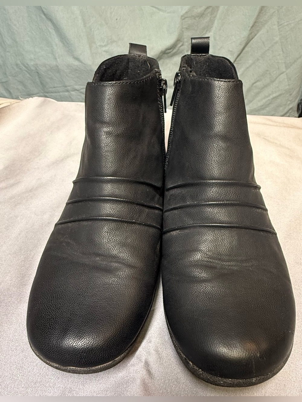 Earth Spirit Black Leather Chukka Zip Boots